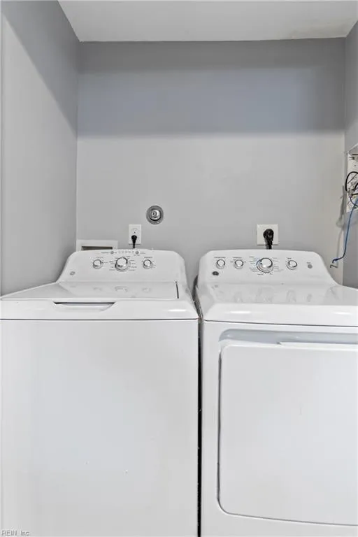 Norfolk, Virginia 23502, United States, 4 Bedrooms Bedrooms, ,2 BathroomsBathrooms,Residential,Pending,108642