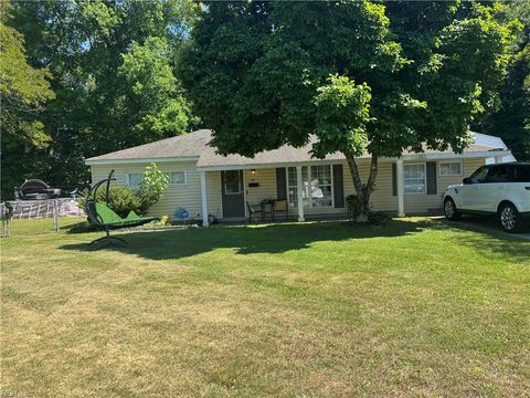 Photo of 17 Cottage Lane, Newport News, VA 23603 (MLS # 10635300)