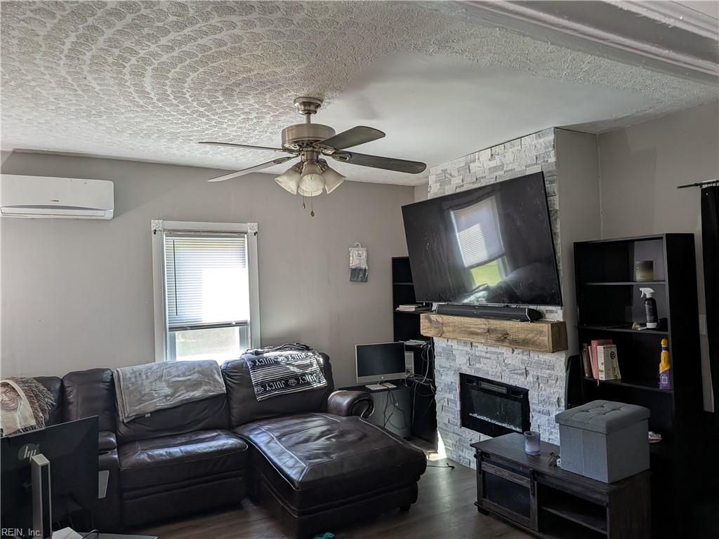 Photo of 632 Rolfe Street, Hampton, VA 23661 (MLS # 10634688)