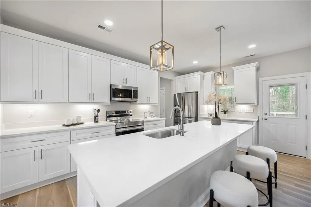 Suffolk, Virginia 23434, United States, 4 Bedrooms Bedrooms, ,3 BathroomsBathrooms,Residential,Pending,102289