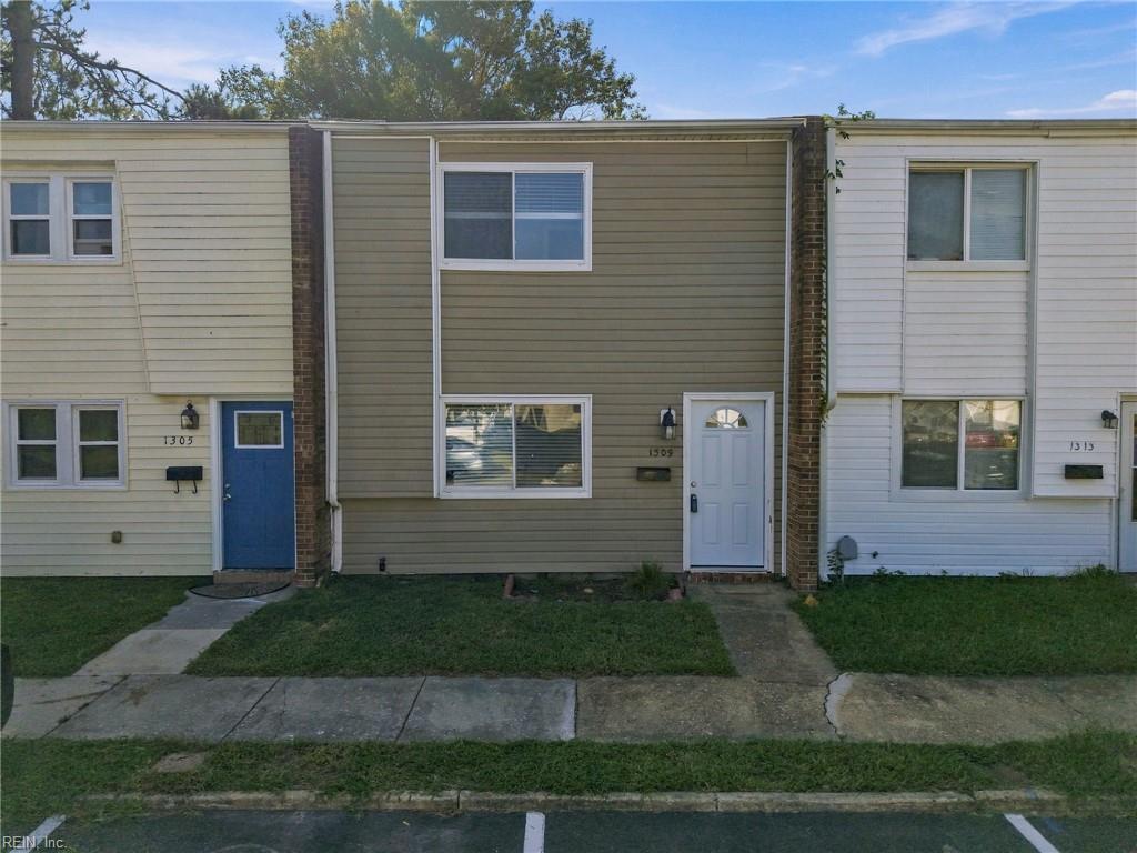 Photo of 1309 Green Cedar Lane, Virginia Beach, VA 23453 (MLS # 10653674)