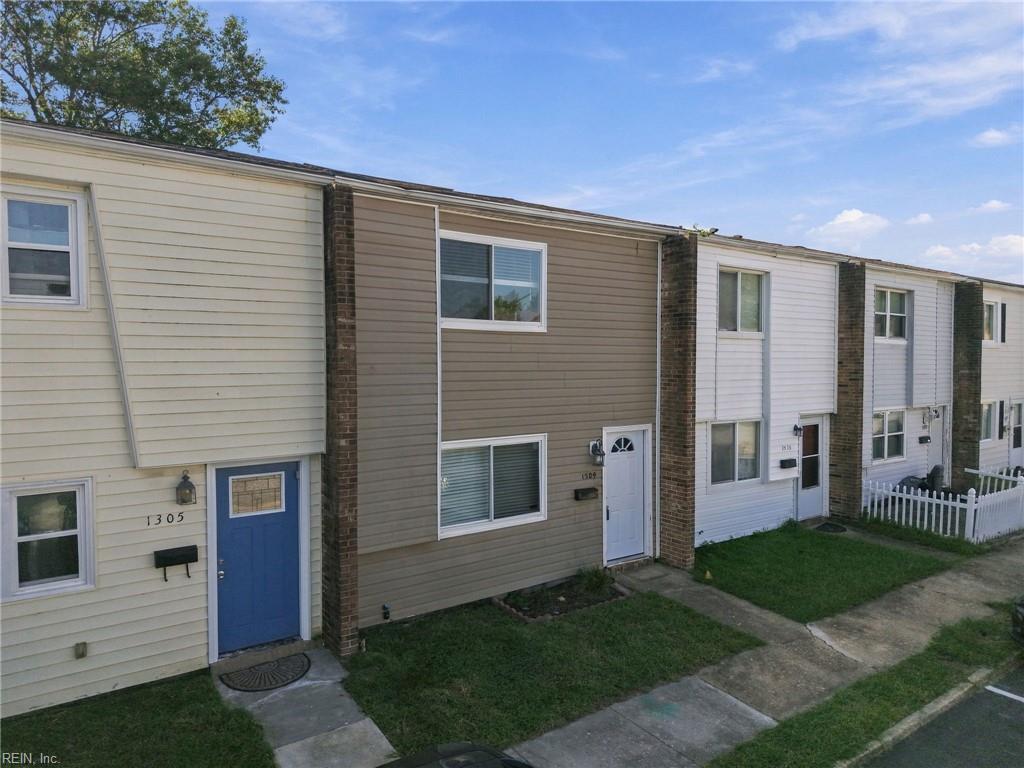 Photo of 1309 Green Cedar Lane, Virginia Beach, VA 23453 (MLS # 10653674)
