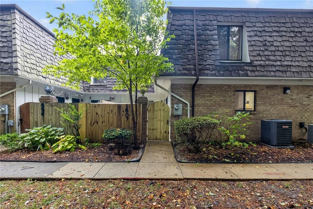Photo of 1607 Ocean Lakes Court, Virginia Beach, VA 23454 (MLS # 10601747)
