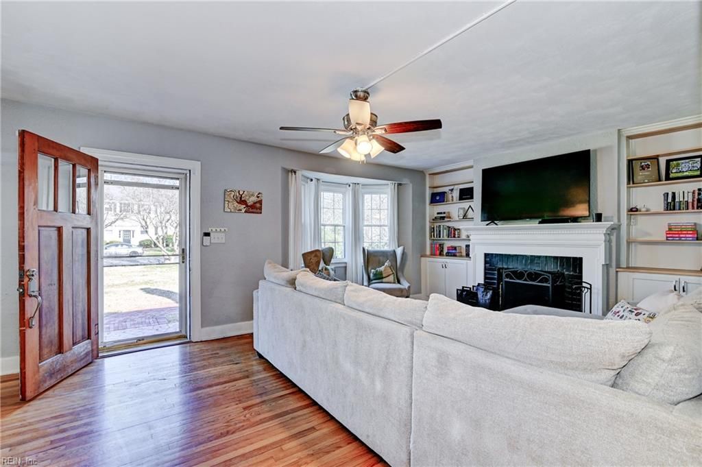 Photo of 409 Kingsley Lane, Norfolk, VA 23505 (MLS # 10618429)