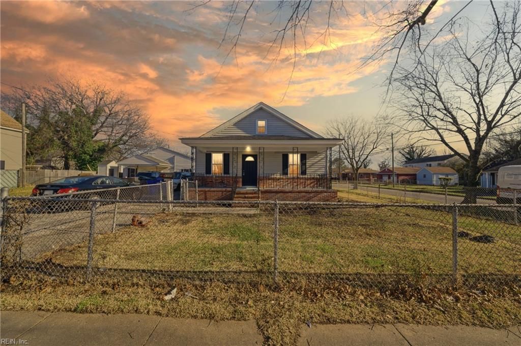 Photo of 2300 Courtney Avenue, Norfolk, VA 23504 (MLS # 10623995)