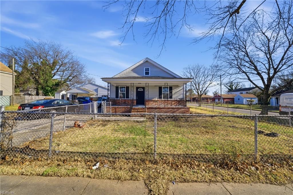 Photo of 2300 Courtney Avenue, Norfolk, VA 23504 (MLS # 10623995)