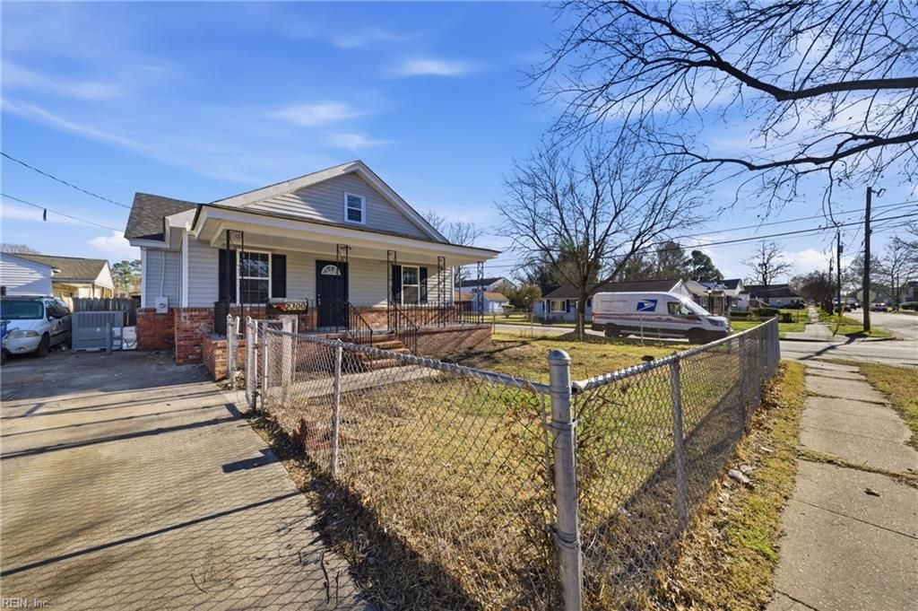 Photo of 2300 Courtney Avenue, Norfolk, VA 23504 (MLS # 10623995)