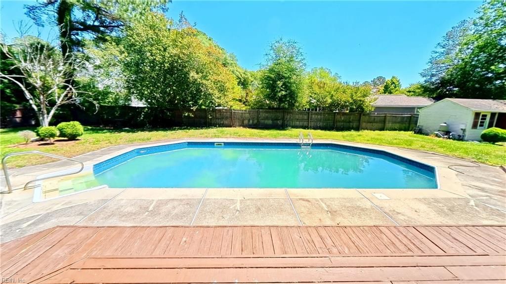 Photo of 2912 Sterling Point Drive, Portsmouth, VA 23703 (MLS # 10635320)