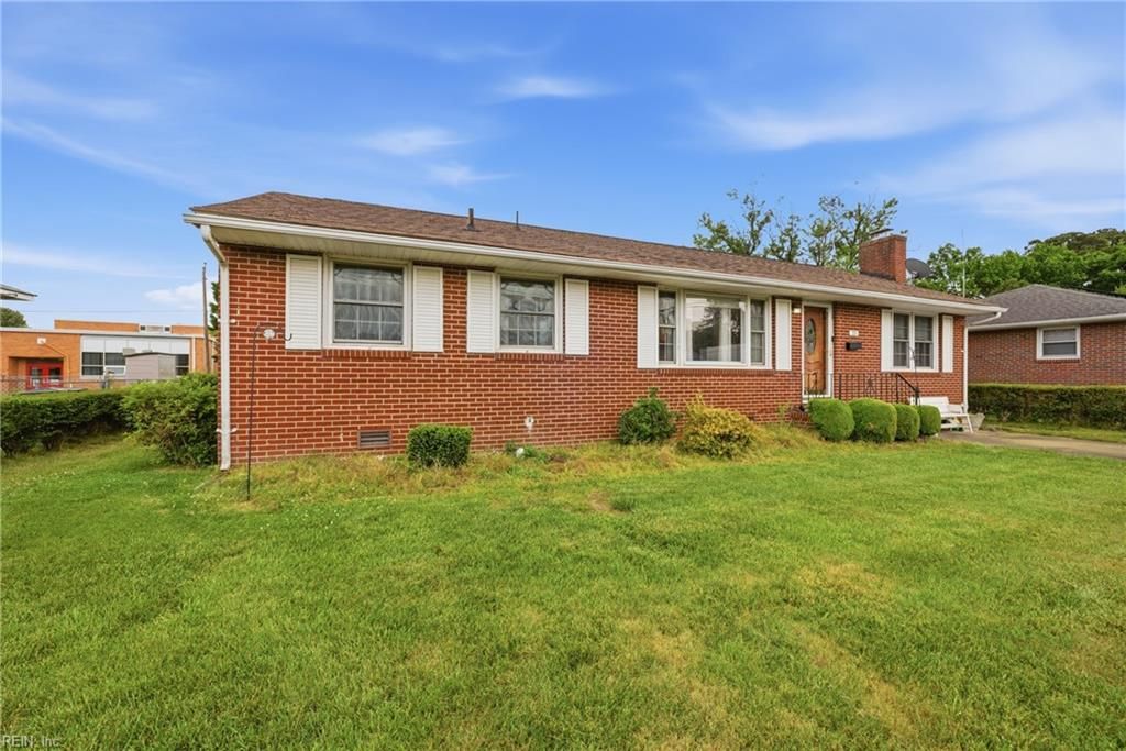 Photo of 23 Prince George Drive, Hampton, VA 23669 (MLS # 10633843)