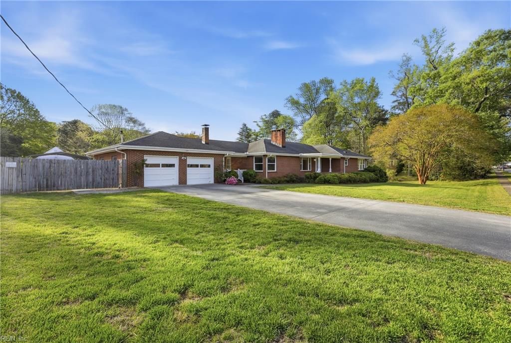 Photo of 204 E McGinnis Circle, Norfolk, VA 23502 (MLS # 10629186)