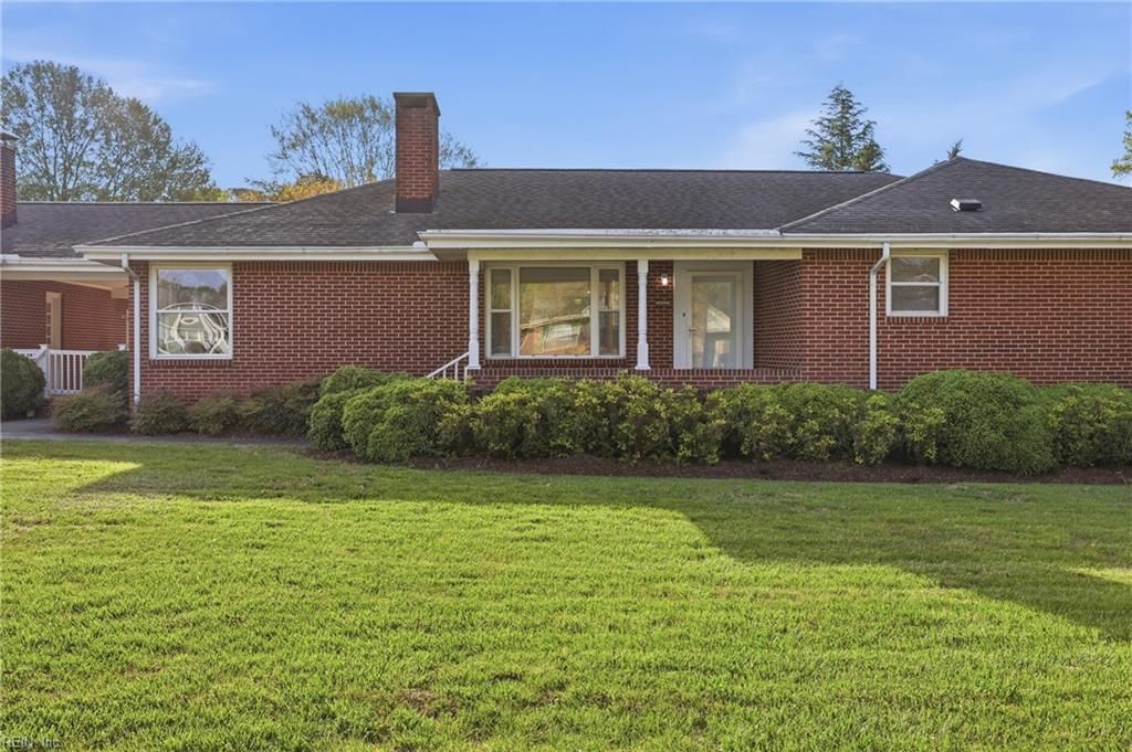 Photo of 204 E McGinnis Circle, Norfolk, VA 23502 (MLS # 10629186)