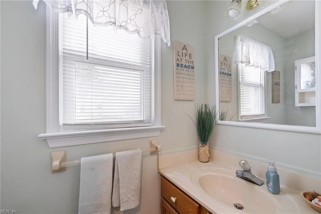 Virginia Beach, Virginia 23456, United States, 4 Bedrooms Bedrooms, ,3 BathroomsBathrooms,Residential,Pending,135026