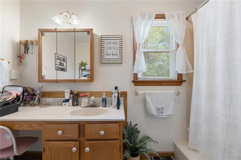 Virginia Beach, Virginia 23456, United States, 4 Bedrooms Bedrooms, ,3 BathroomsBathrooms,Residential,Pending,135026