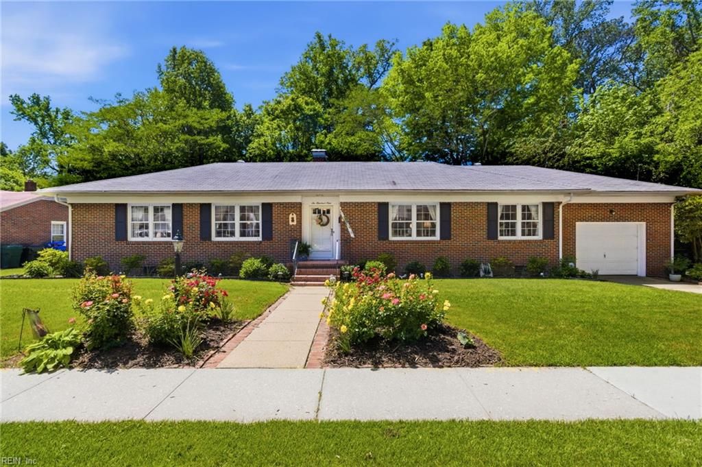 Photo of 609 Azalea Court, Suffolk, VA 23434 (MLS # 10632040)