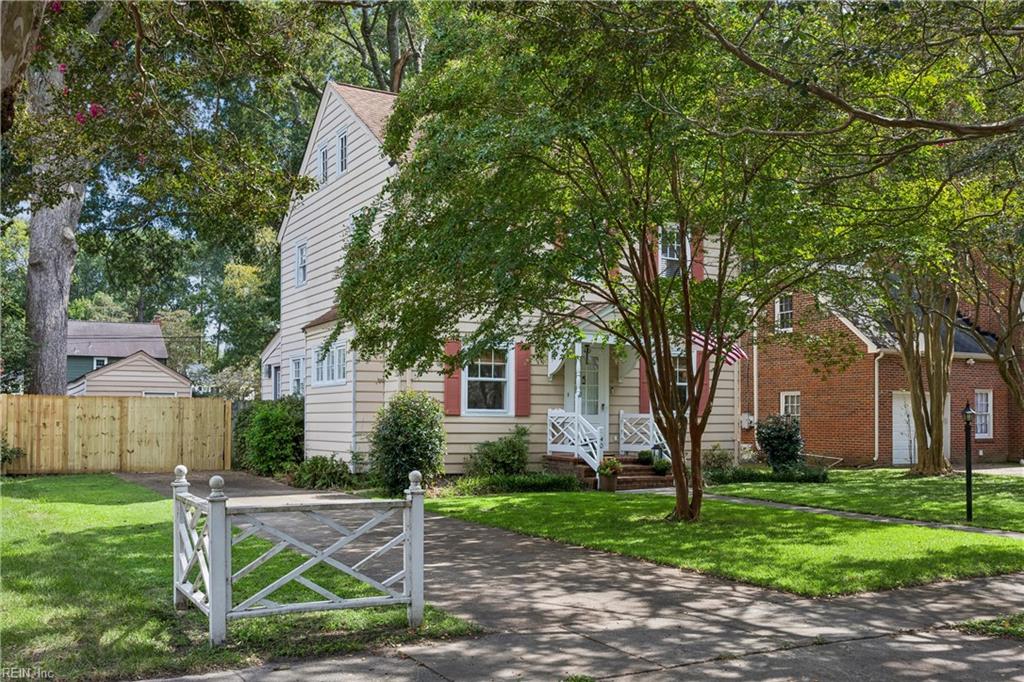 Photo of 40 Westover Road, Newport News, VA 23601 (MLS # 10653612)