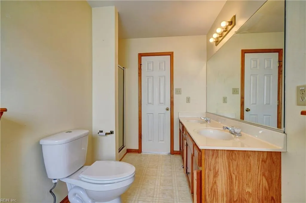 Virginia Beach, Virginia 23453, United States, 4 Bedrooms Bedrooms, ,3 BathroomsBathrooms,Residential,Pending,26570