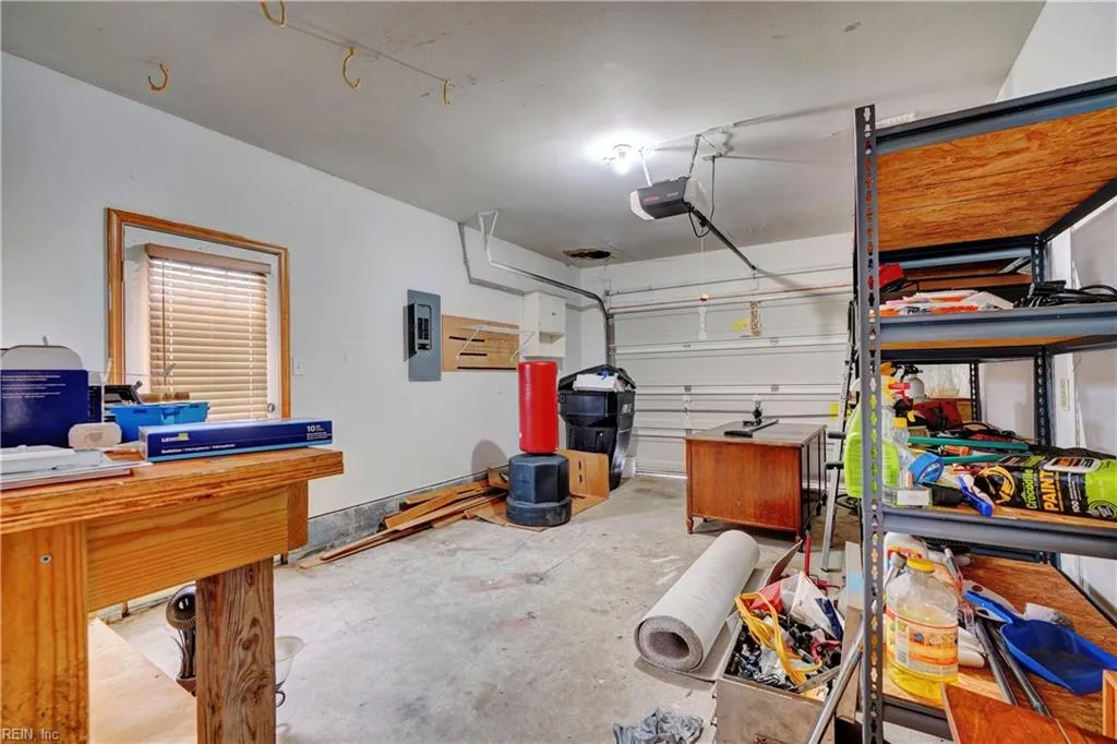 Virginia Beach, Virginia 23453, United States, 4 Bedrooms Bedrooms, ,3 BathroomsBathrooms,Residential,Pending,26570