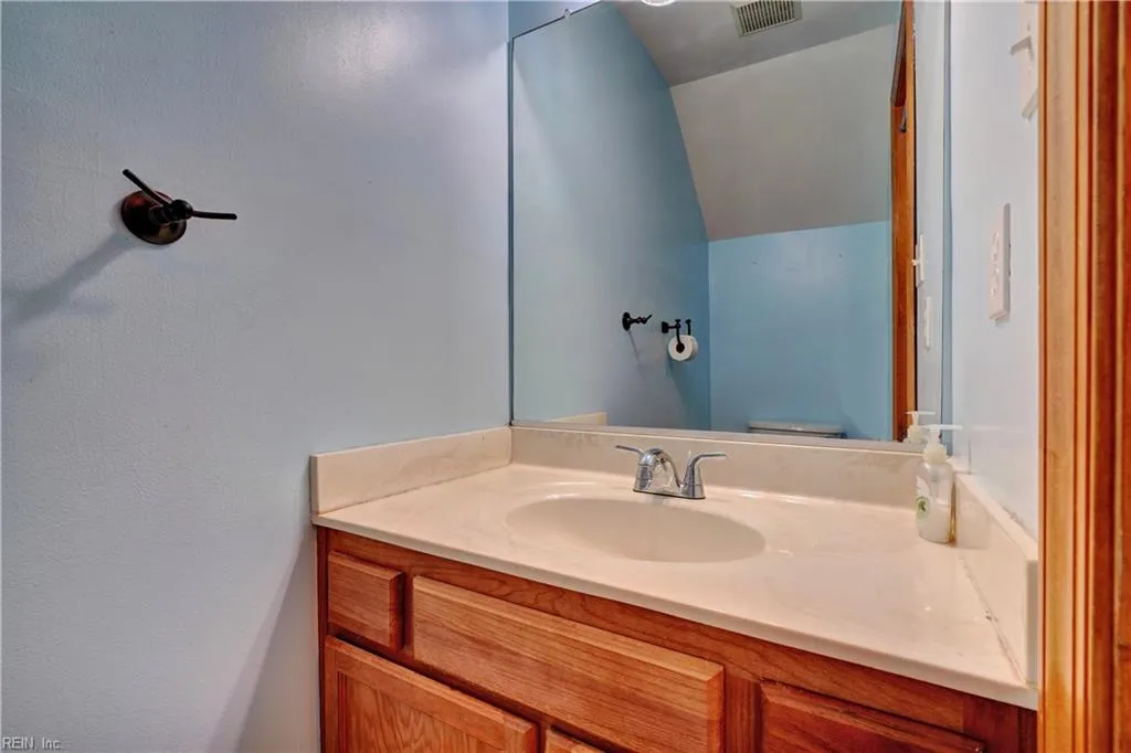 Virginia Beach, Virginia 23453, United States, 4 Bedrooms Bedrooms, ,3 BathroomsBathrooms,Residential,Pending,26570