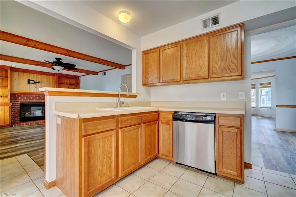 Virginia Beach, Virginia 23453, United States, 4 Bedrooms Bedrooms, ,3 BathroomsBathrooms,Residential,Pending,26570