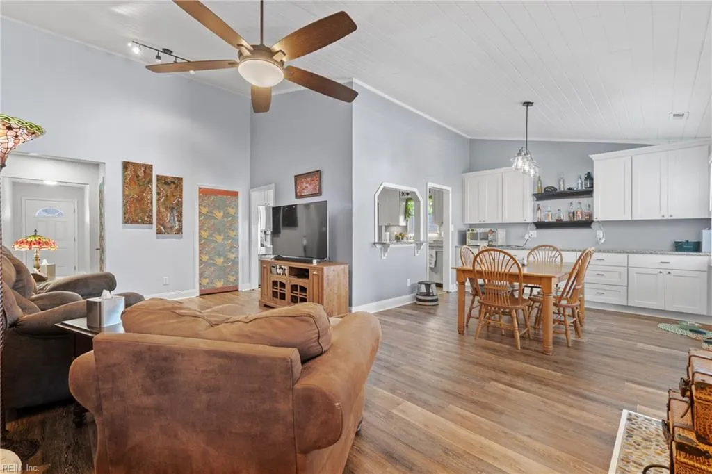 Chesapeake, Virginia 23323, United States, 4 Bedrooms Bedrooms, ,2 BathroomsBathrooms,Residential,Pending,20838