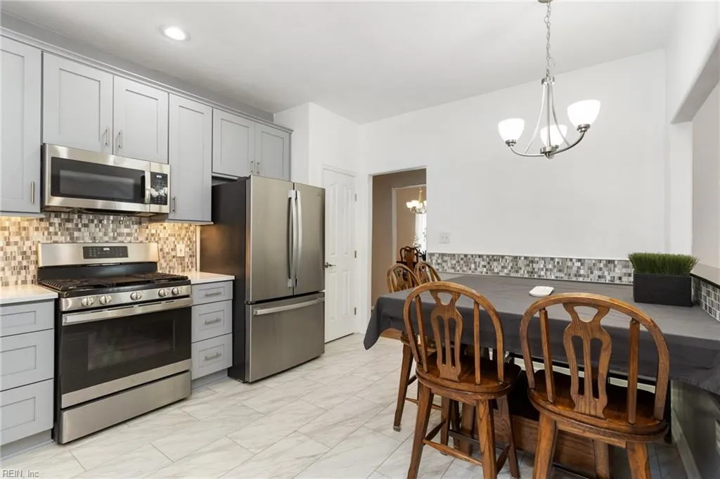 Chesapeake, Virginia 23321, United States, 4 Bedrooms Bedrooms, ,4 BathroomsBathrooms,Residential,Pending,140823