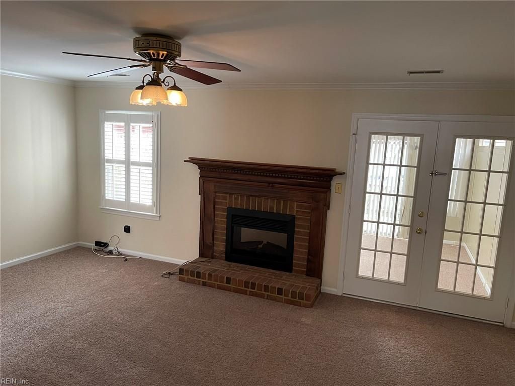 Photo of 154 Kenilworth Drive, Newport News, VA 23606 (MLS # 10633977)