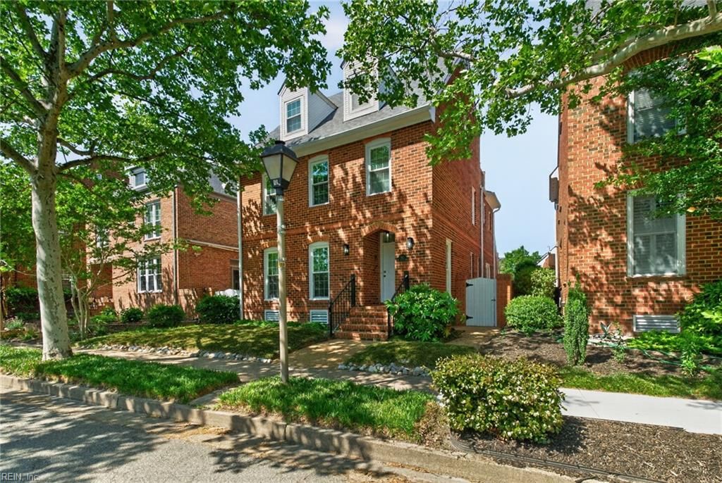 Photo of 322 W Olney Road, Norfolk, VA 23507 (MLS # 10633633)