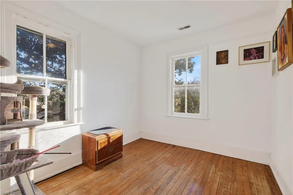 Norfolk, Virginia 23509, United States, 3 Bedrooms Bedrooms, ,2 BathroomsBathrooms,Residential,Active,256578