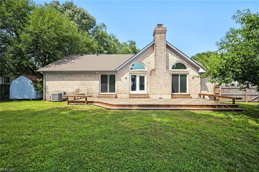Photo of 525 Queenswood Terrace, Chesapeake, VA 23322 (MLS # 10648334)