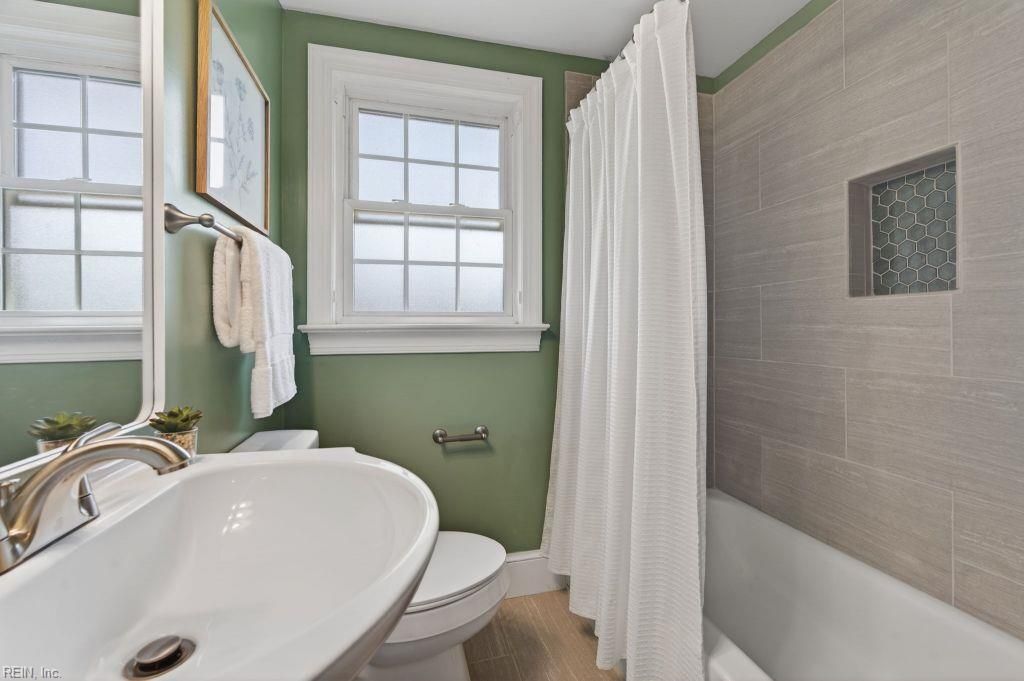 Photo of 12 Colonial Place, Newport News, VA 23601 (MLS # 10629409)