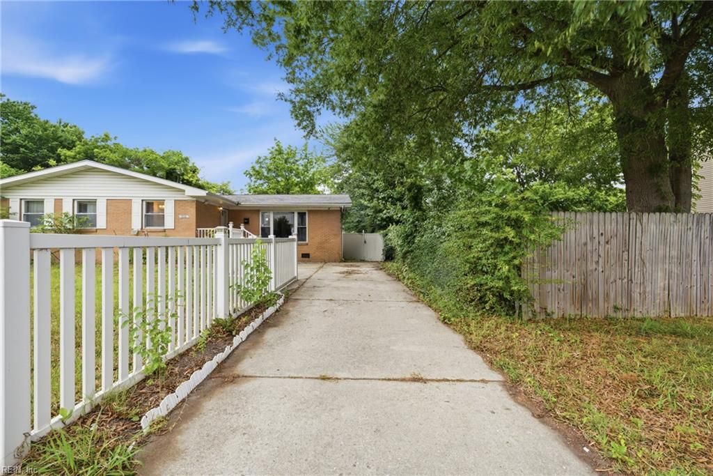 Photo of 616 Powhatan Parkway, Hampton, VA 23661 (MLS # 10636362)