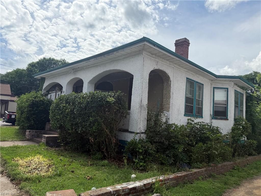 Photo of 1025 W High Street, Petersburg, VA 23803 (MLS # 10636911)