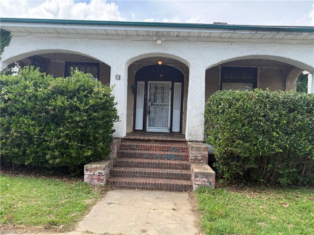 Photo of 1025 W High Street, Petersburg, VA 23803 (MLS # 10636911)