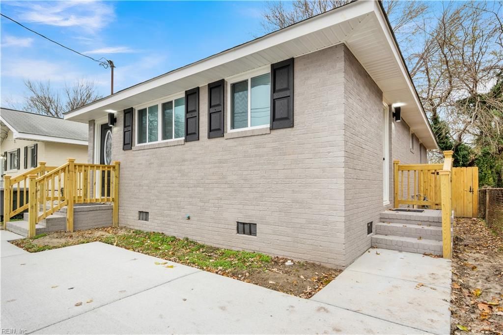 Photo of 202 W Kelly Avenue, Hampton, VA 23605 (MLS # 10612906)