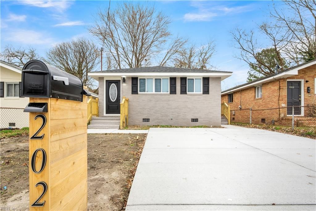 Photo of 202 W Kelly Avenue, Hampton, VA 23605 (MLS # 10612906)