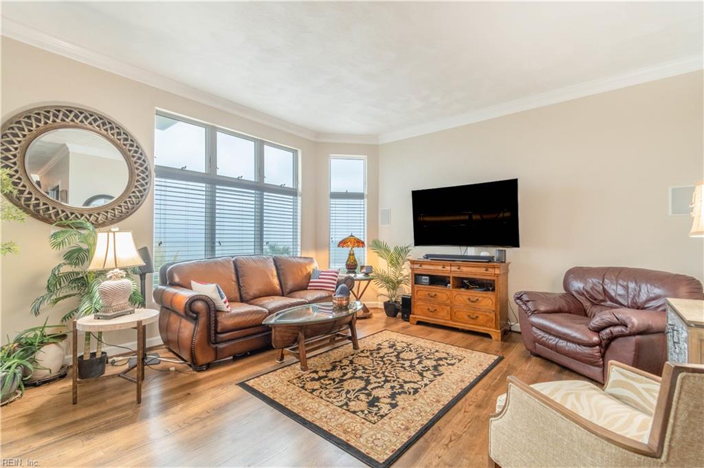 36 Bay Front PL