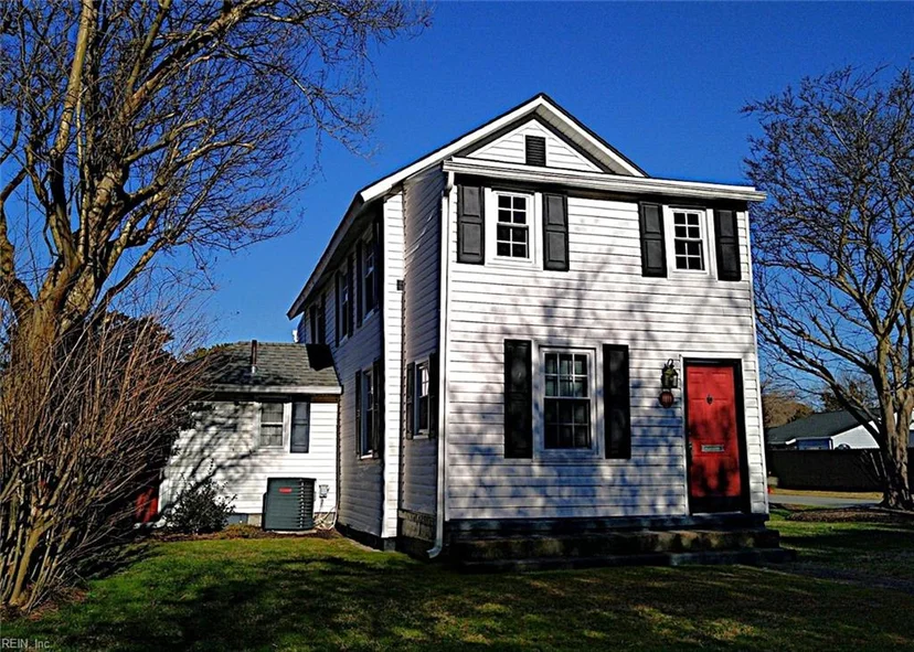 1111 Oldfield Street, photo 1 of 20