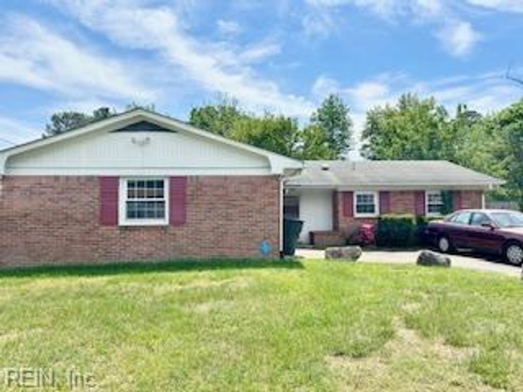 Photo of 702 Dresden Drive, Newport News, VA 23601 (MLS # 10630321)
