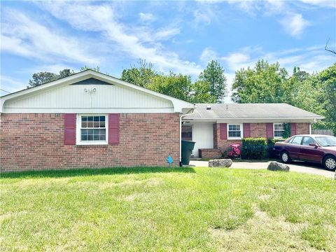 Photo of 702 Dresden Drive, Newport News, VA 23601 (MLS # 10630321)