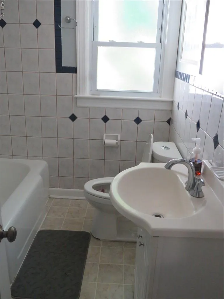 Norfolk, Virginia 23505, United States, 3 Bedrooms Bedrooms, ,2 BathroomsBathrooms,Residential,Active,134868