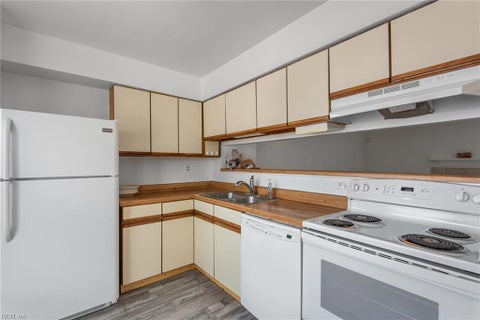 Photo for 1365 Longlac RD