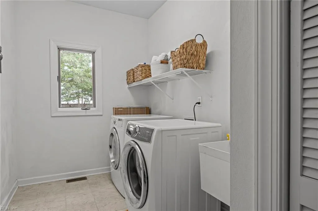 Virginia Beach, Virginia 23452, United States, 5 Bedrooms Bedrooms, ,4 BathroomsBathrooms,Residential,Active,141067