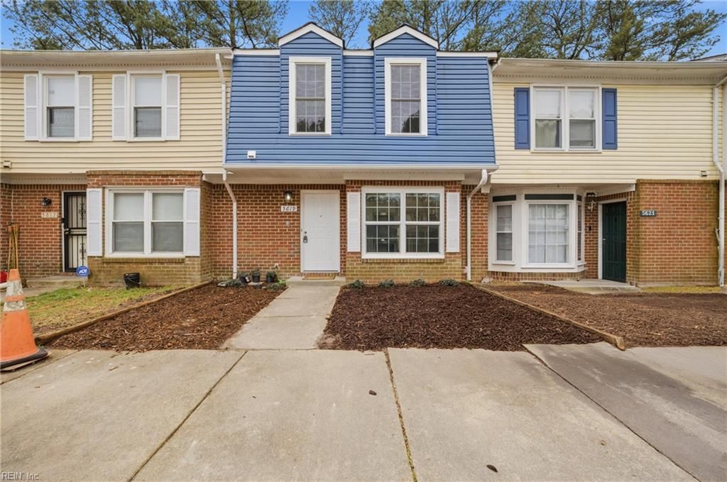 Photo of 5619 Trafalgar Arch, Portsmouth, VA 23701 (MLS # 10623025)