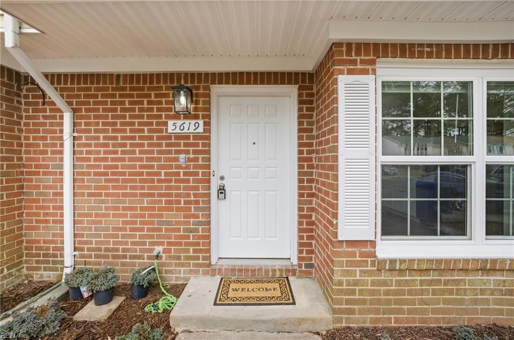 Photo of 5619 Trafalgar Arch, Portsmouth, VA 23701 (MLS # 10623025)