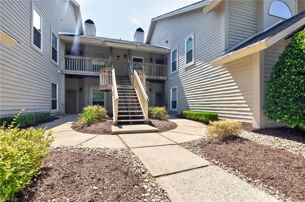 Photo of 457 E Lake Circle, Chesapeake, VA 23322 (MLS # 10640419)