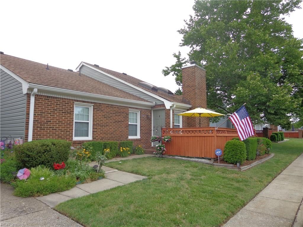 Photo of 5224 Lake Victoria Arch, Virginia Beach, VA 23464 (MLS # 10635937)