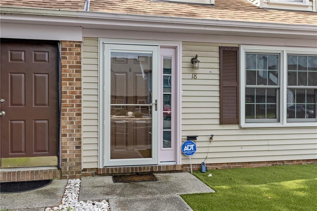 Photo of 18 Parkway Drive, Hampton, VA 23669 (MLS # 10641264)