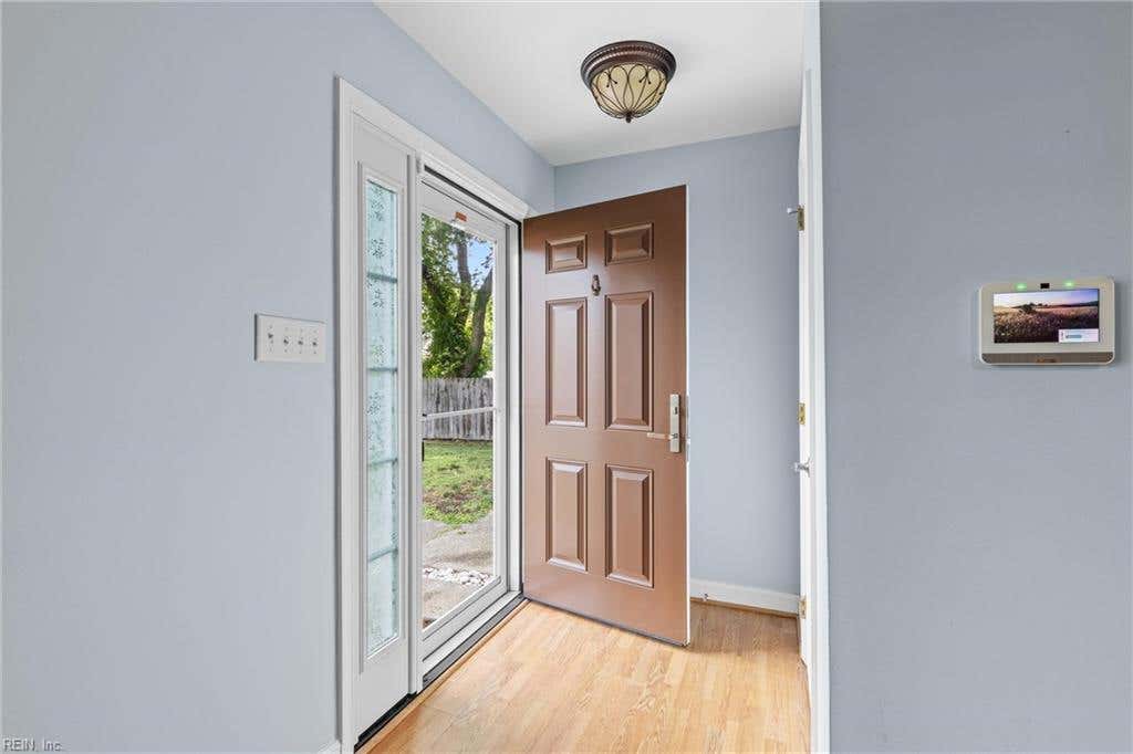 Photo of 18 Parkway Drive, Hampton, VA 23669 (MLS # 10641264)