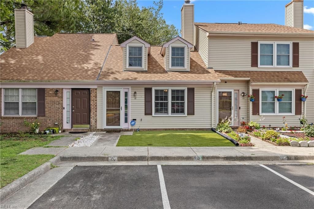 Photo of 18 Parkway Drive, Hampton, VA 23669 (MLS # 10641264)