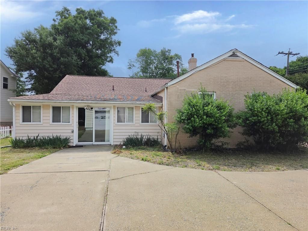 Photo of 14 Gambol Street, Newport News, VA 23601 (MLS # 10644461)